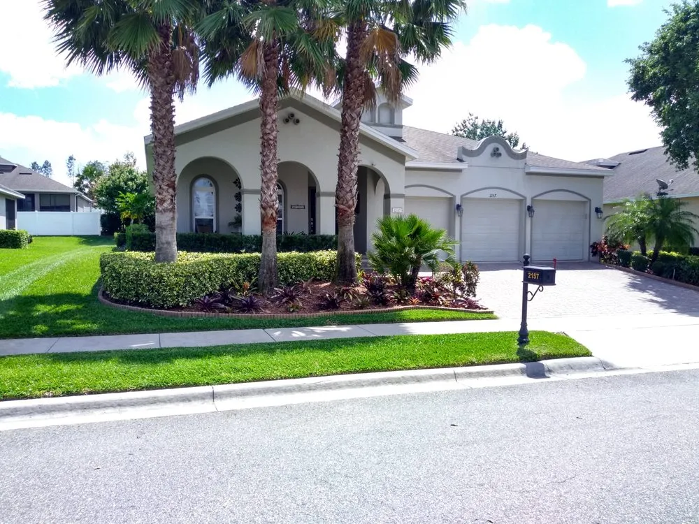 Professional yard cleanup service experts serving Windermere, FL - Doug's Landscape
