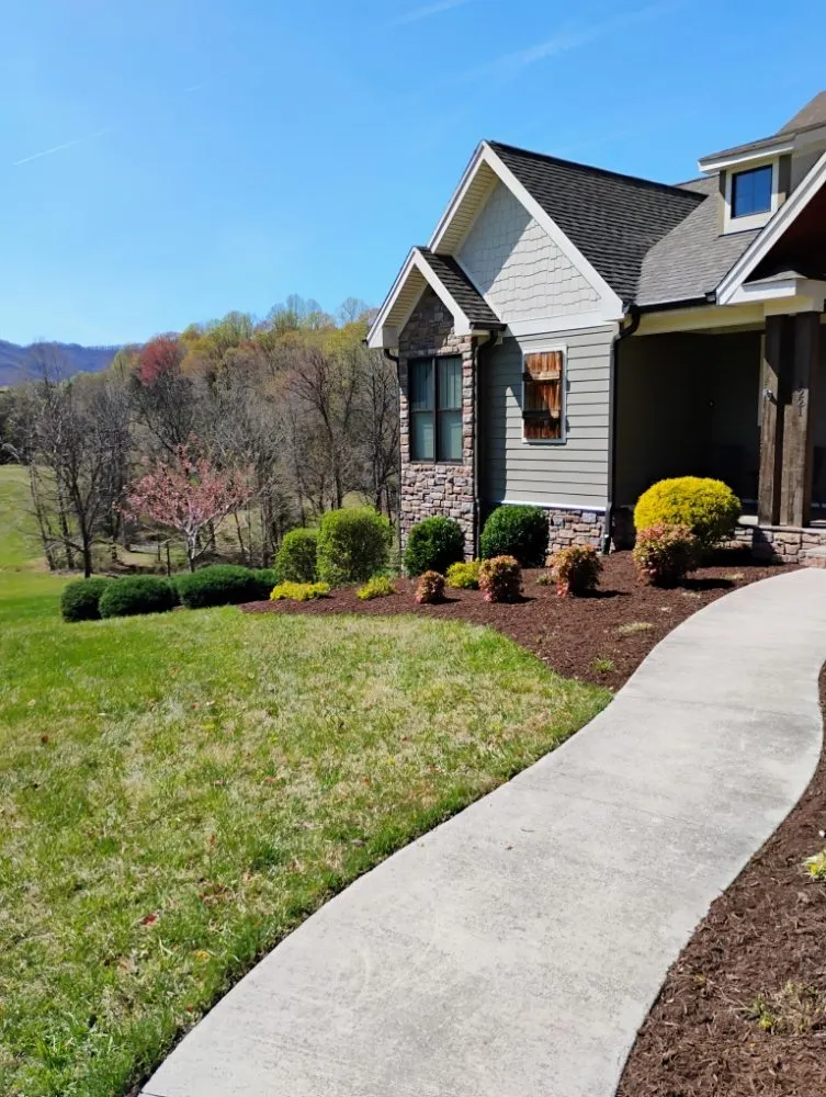 Custom landscape design in Gretna, VA - Dougs Lawnz