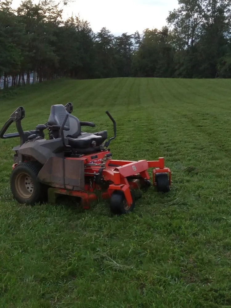 Local lawn mowing service experts serving Gretna, VA - Dougs Lawnz