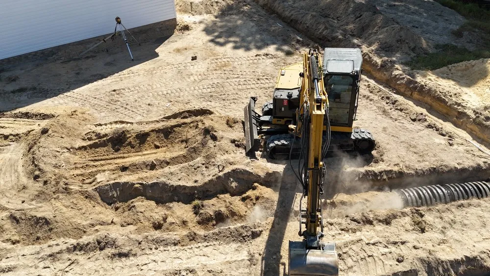 Top-rated lawn care service with custom design in Hope Mills, NC by Dove Davis Lot Clearing And Landscaping