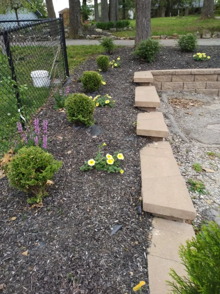 Custom outdoor landscaping with custom design in Glasgow, KY by Dovito's Lawn Care
