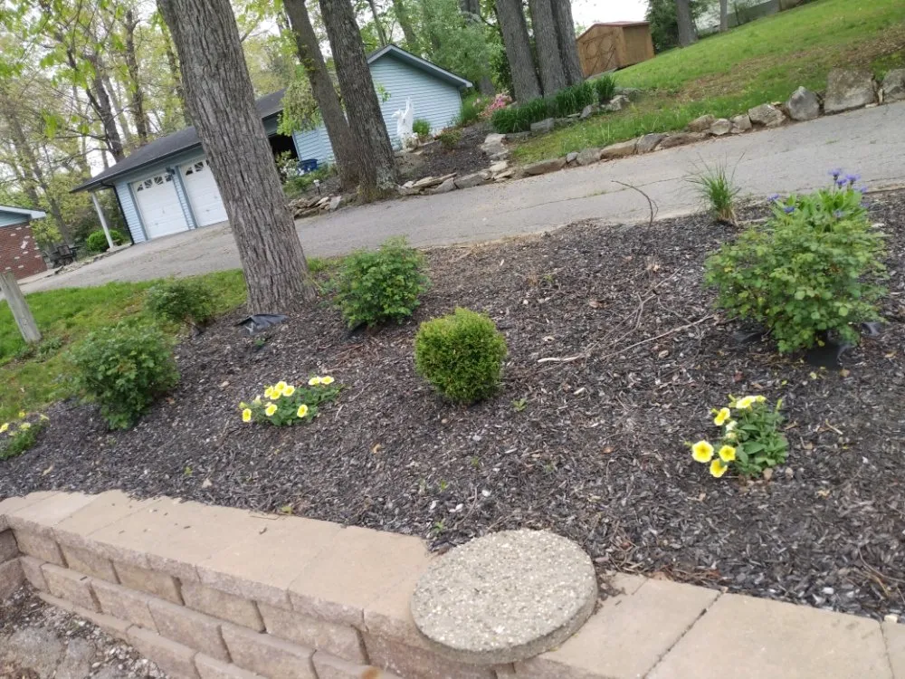 Custom lawn care service for homes across Glasgow, KY - Dovito's Lawn Care