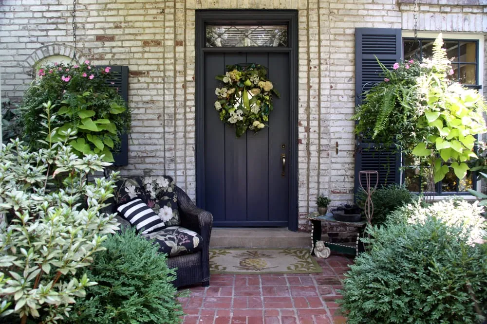 Local yard maintenance in Chesterfield, MO by Dowco Enterprises