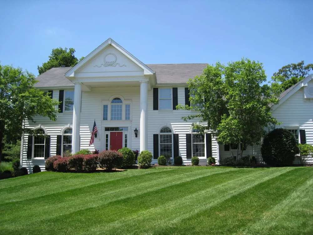 Custom outdoor landscaping in Chesterfield, MO - Dowco Enterprises