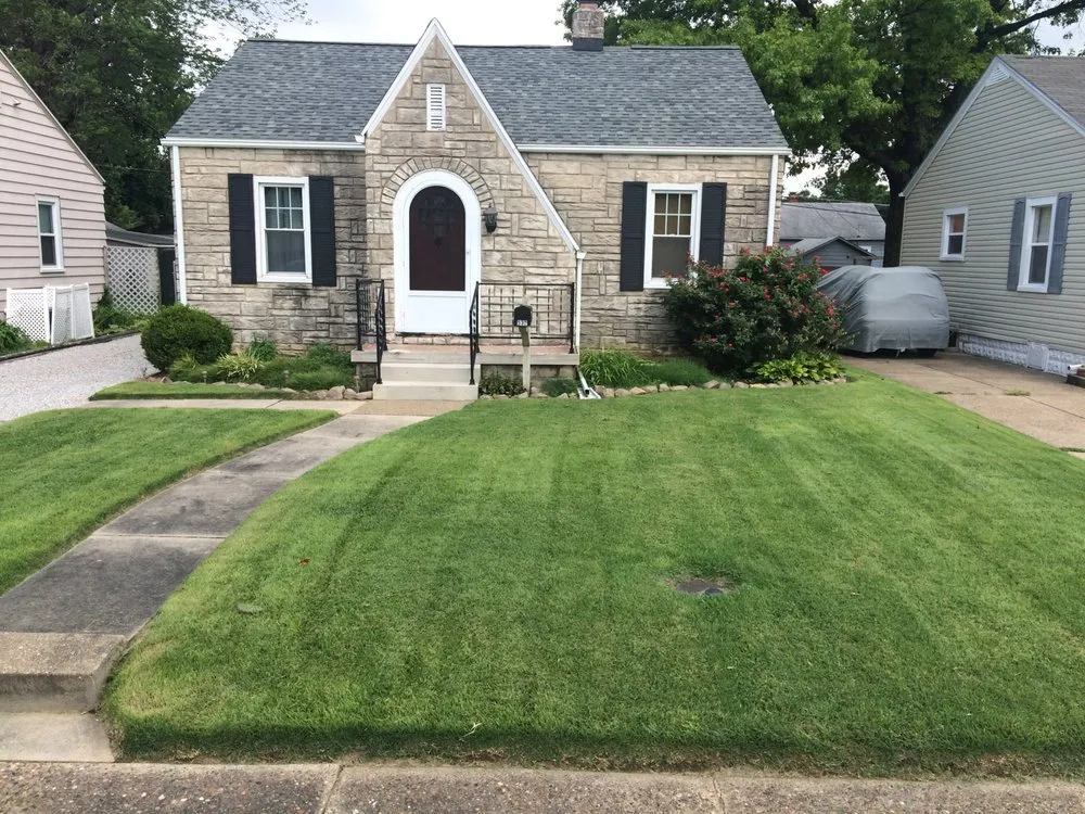 Reliable yard cleanup service for beautiful yards in Evansville, IN by Downs Pro Lawn Care