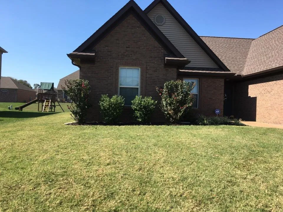 Custom yard maintenance experts serving Evansville, IN - Downs Pro Lawn Care