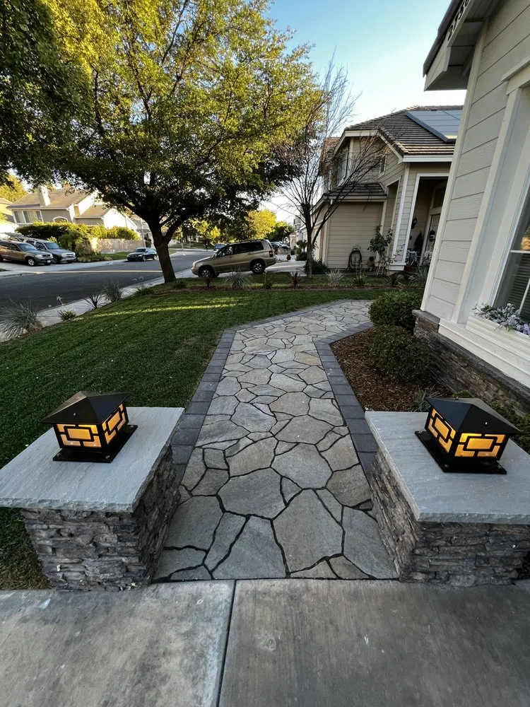 Top-rated lawn care service for residential properties in Santa Clarita, CA by Doza Oaks Landscaping