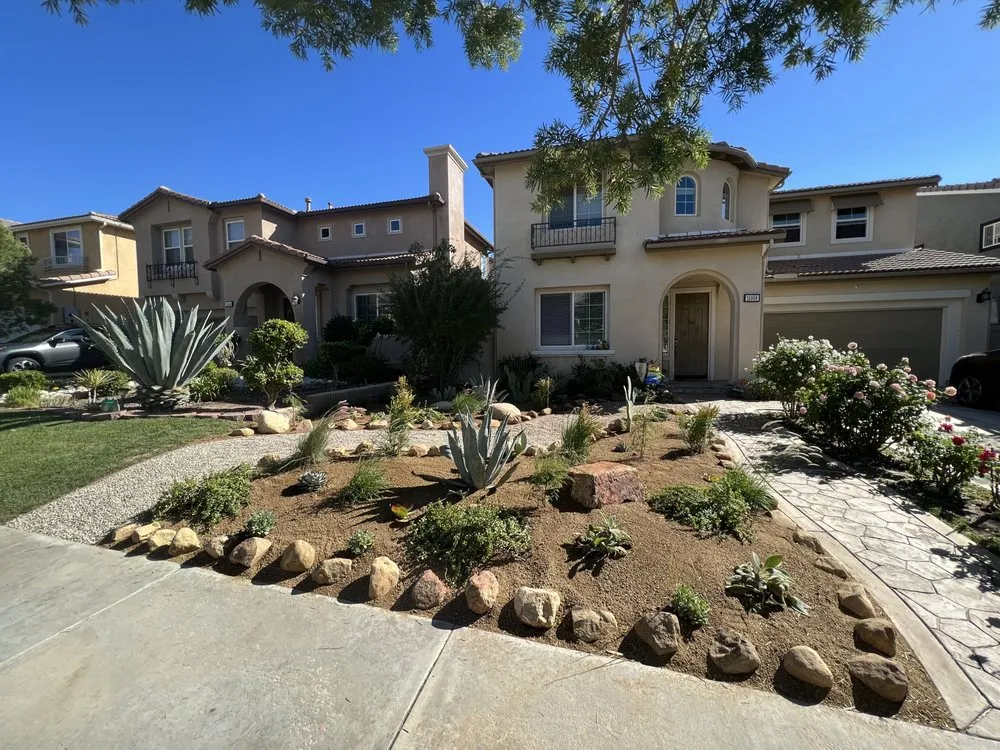 Top-rated yard cleanup service for beautiful yards in Santa Clarita, CA by Doza Oaks Landscaping