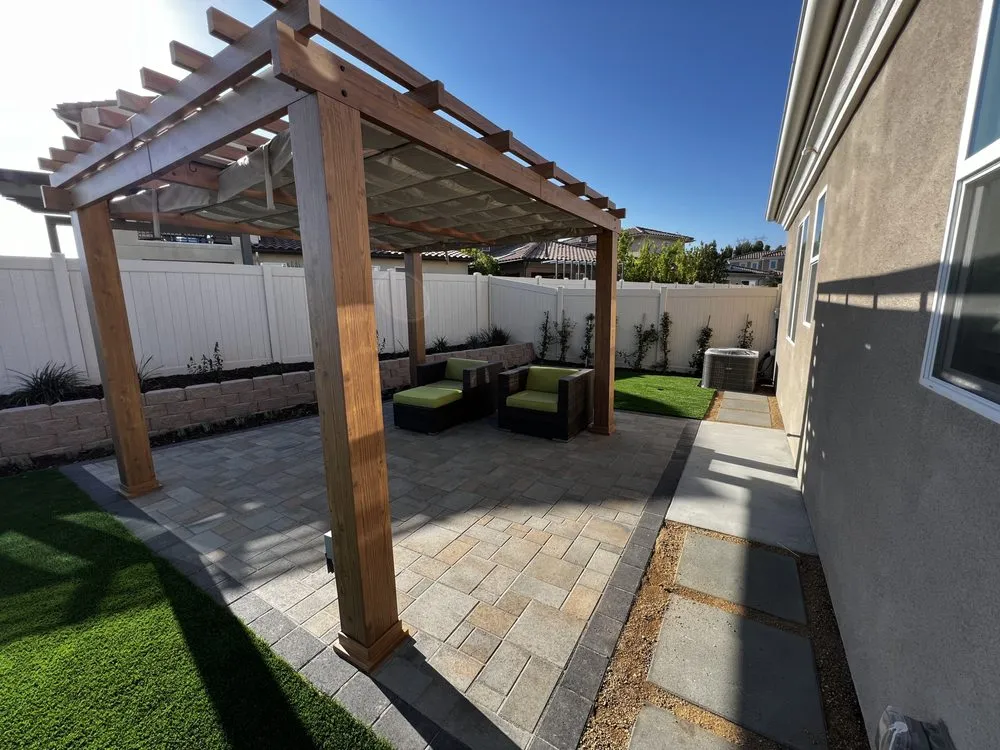 Custom landscape design for year-round maintenance in Santa Clarita, CA by Doza Oaks Landscaping