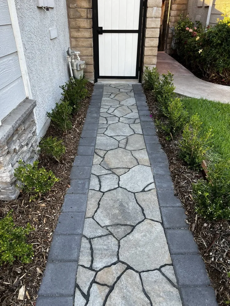 Expert residential landscaping in Santa Clarita, CA by Doza Oaks Landscaping