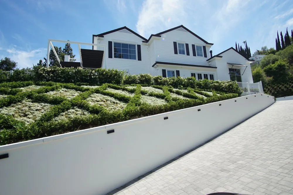 Professional landscape installation for homes in Santa Clarita, CA by Doza Oaks Landscaping