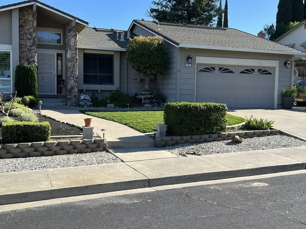 Professional lawn care service with custom design in San Ramon, CA by D&R Concrete and Masonry