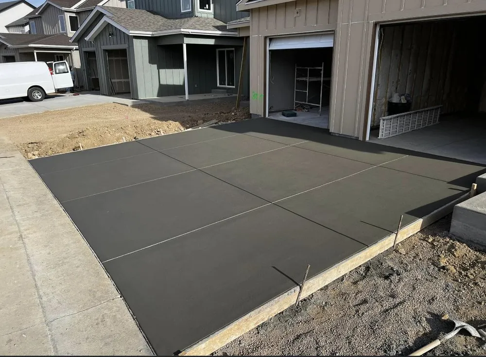 Affordable yard cleanup service for year-round maintenance in Winter Garden, FL by D&R Construction