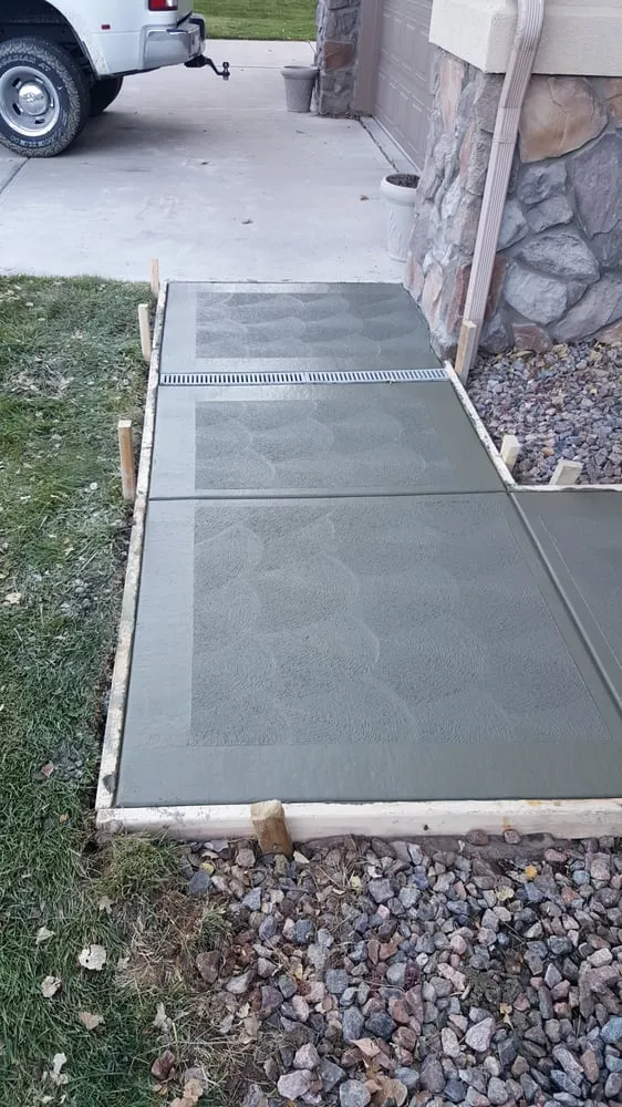 Professional yard cleanup service for beautiful yards in Morrison, CO by D&R Finishing Touch