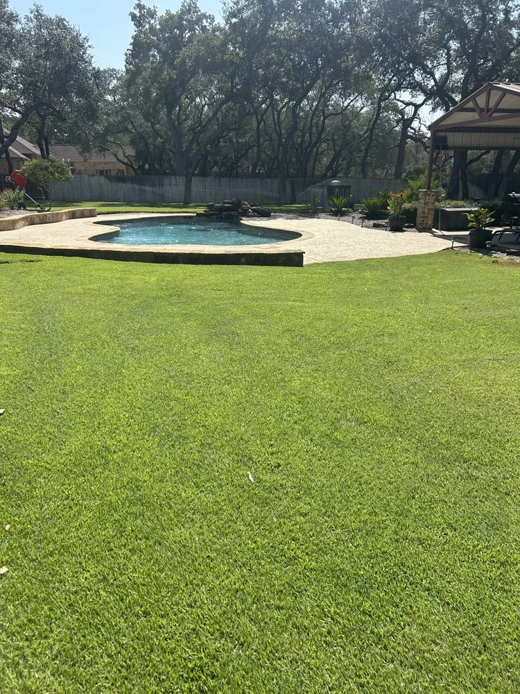 Professional outdoor landscaping for homes across La Vernia, TX - Dr Green thumb Lawn and Home Care