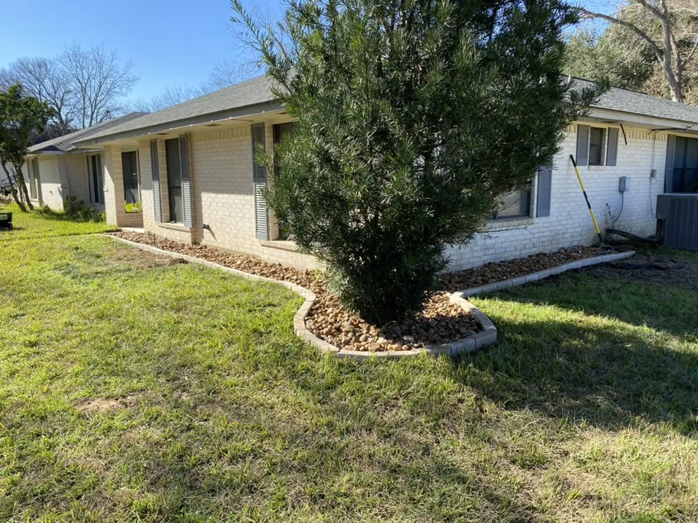 Top-rated lawn mowing service experts serving La Vernia, TX - Dr Green thumb Lawn and Home Care