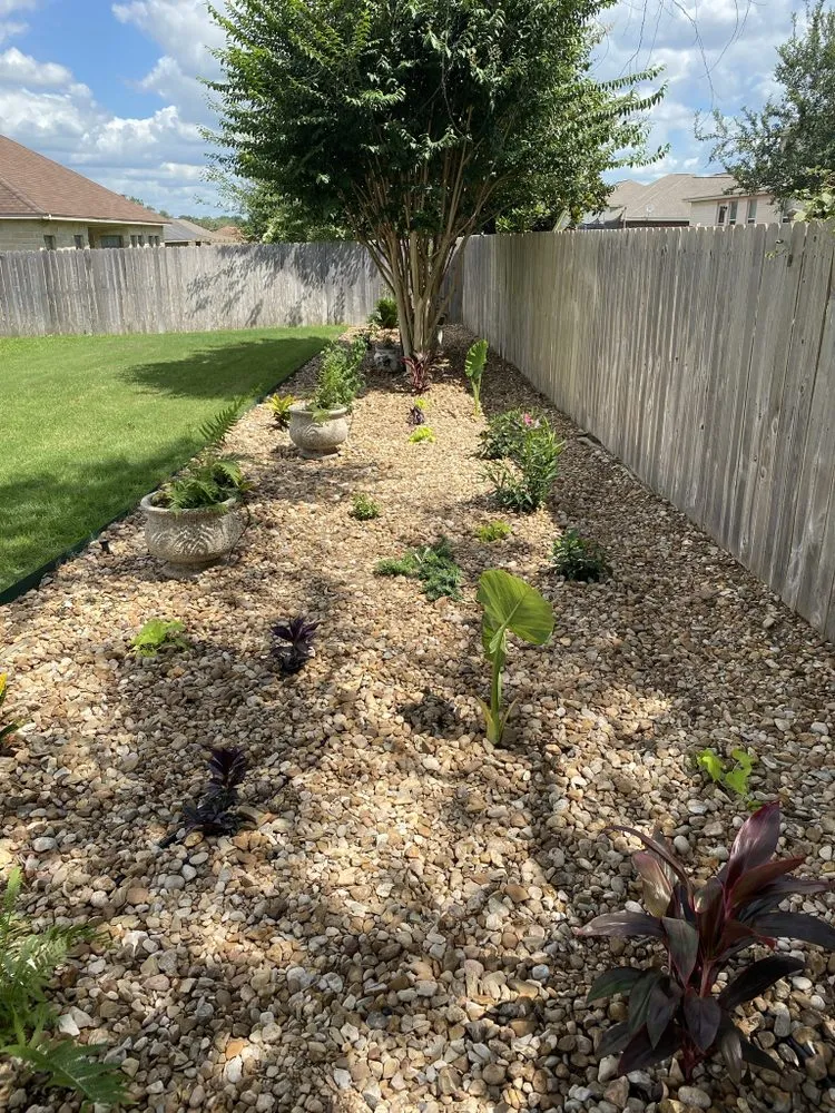 Affordable garden landscaping in La Vernia, TX - Dr Green thumb Lawn and Home Care