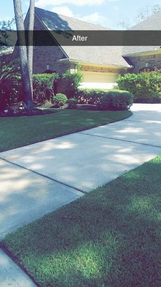 Expert lawn mowing service in Houston, TX - D.R. Landscaping
