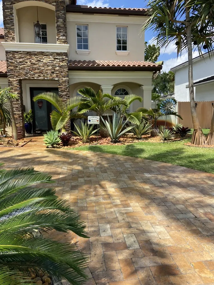 Professional lawn mowing service with custom design in Miami, FL by D&R Lawn Care Service