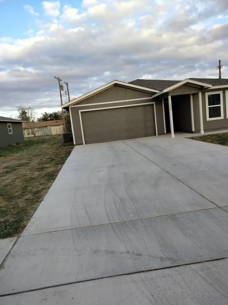 Trusted lawn mowing service in Lubbock, TX by Dr. Lawns An Mower