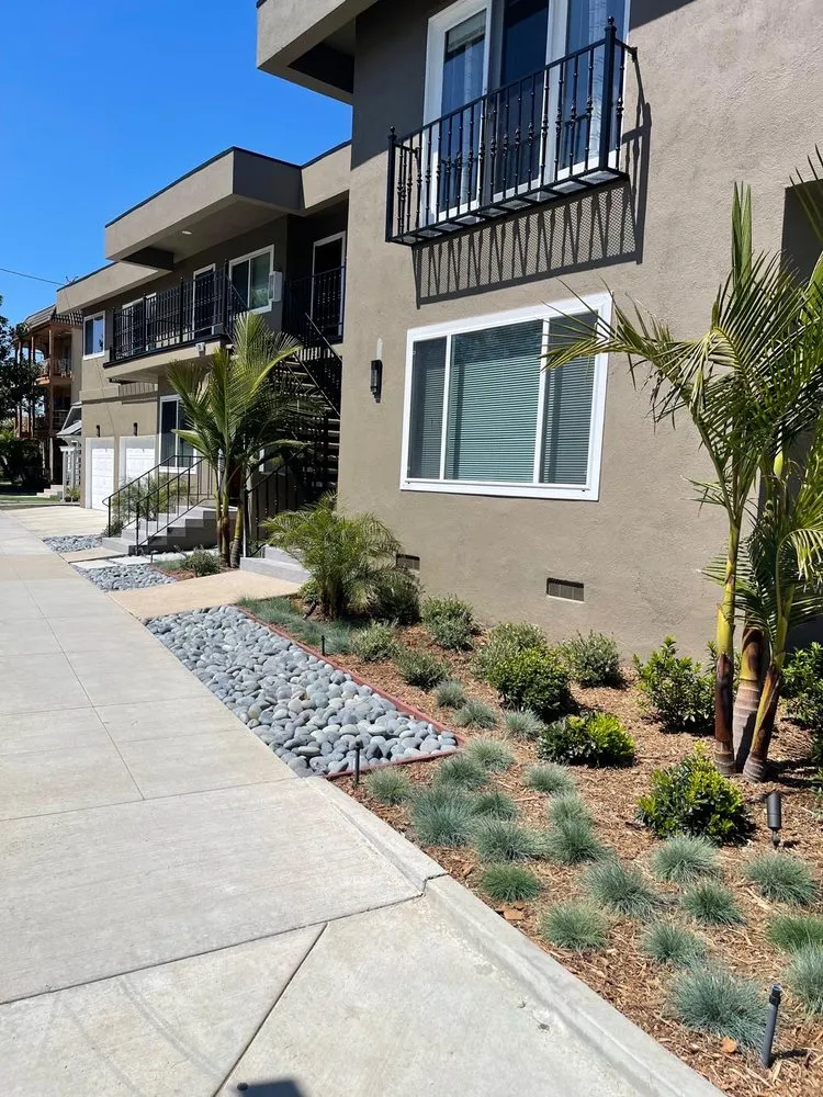 Affordable lawn mowing service in Costa Mesa, CA - D&R Maintenance