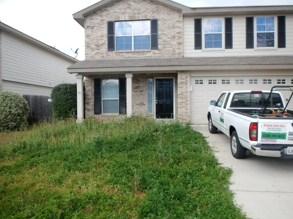 Custom lawn mowing service experts serving Universal City, TX - Dragon Lawn Care