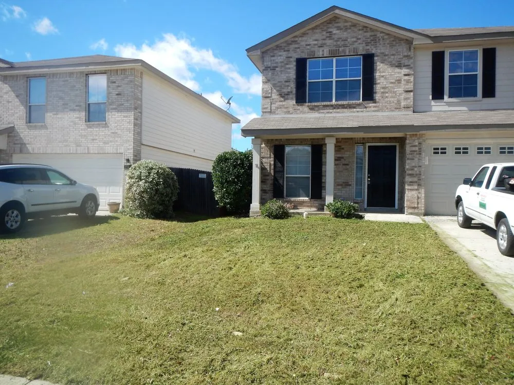 Custom garden landscaping in Universal City, TX by Dragon Lawn Care