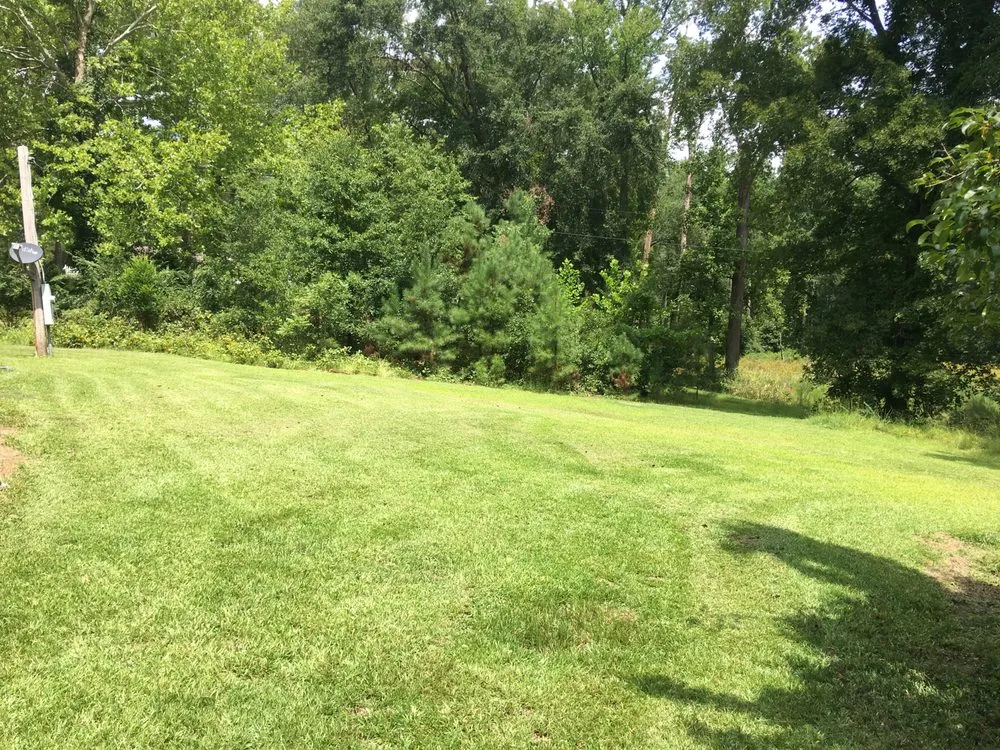 Affordable lawn care service experts serving Aberdeen, NC - Drakeford Lawn Care