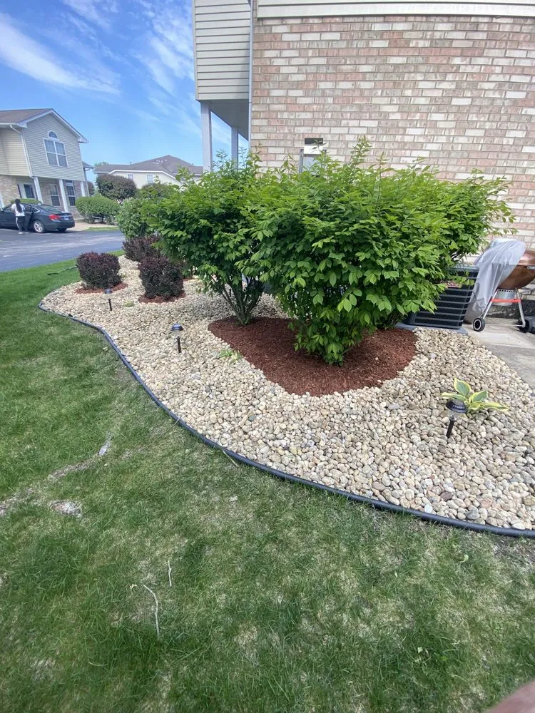 Local yard maintenance experts serving New Lenox, IL - Drakes Landscaping