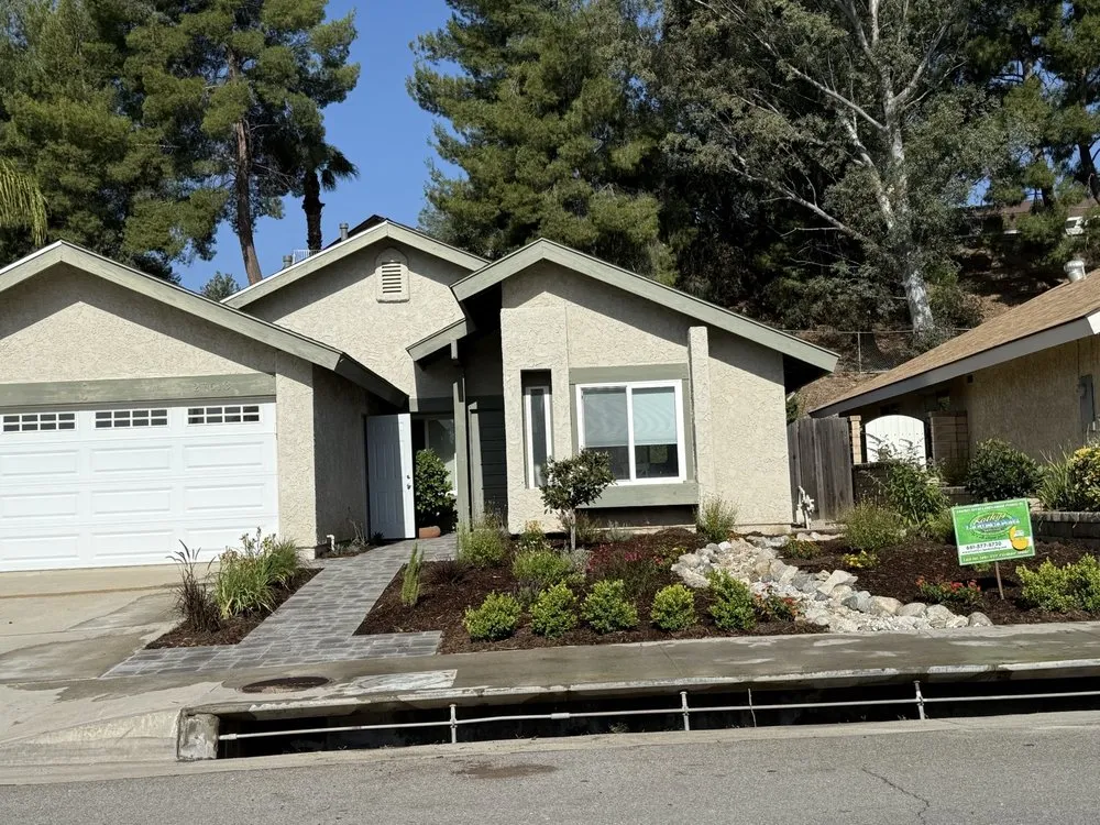 Custom lawn mowing service in Santa Clarita, CA by Dramatic Landscaping