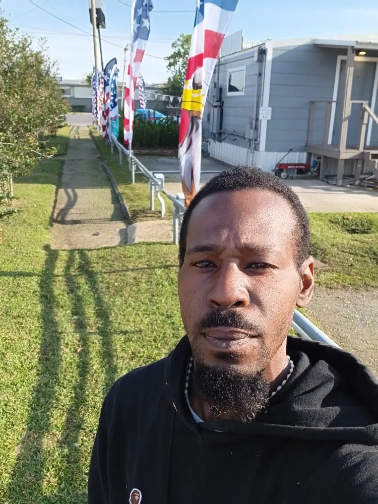 Custom lawn care service with custom design across Kenner, LA - DRB