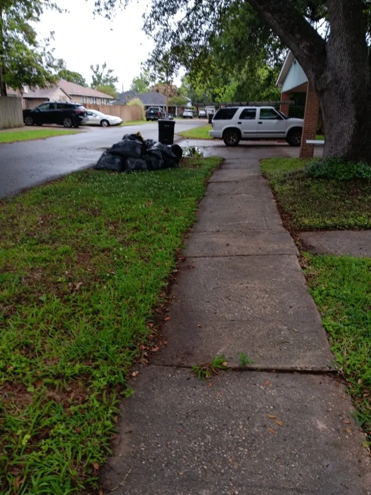 Custom outdoor landscaping in Kenner, LA - DRB