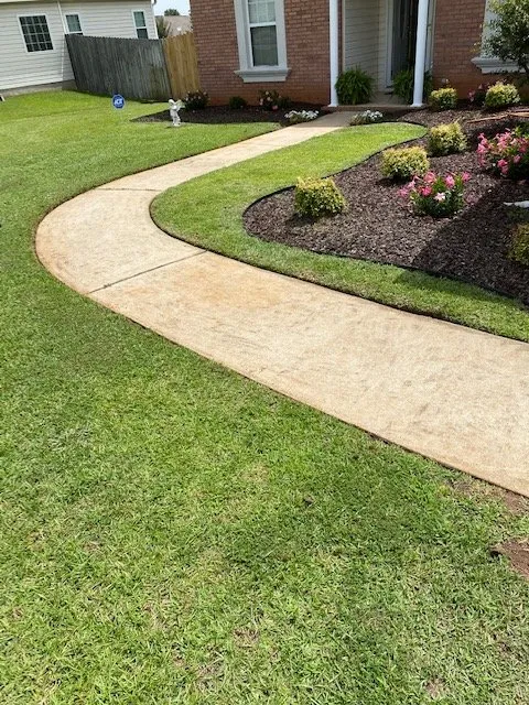 Reliable garden landscaping in Warner Robins, GA by Dream Cutz On Demand