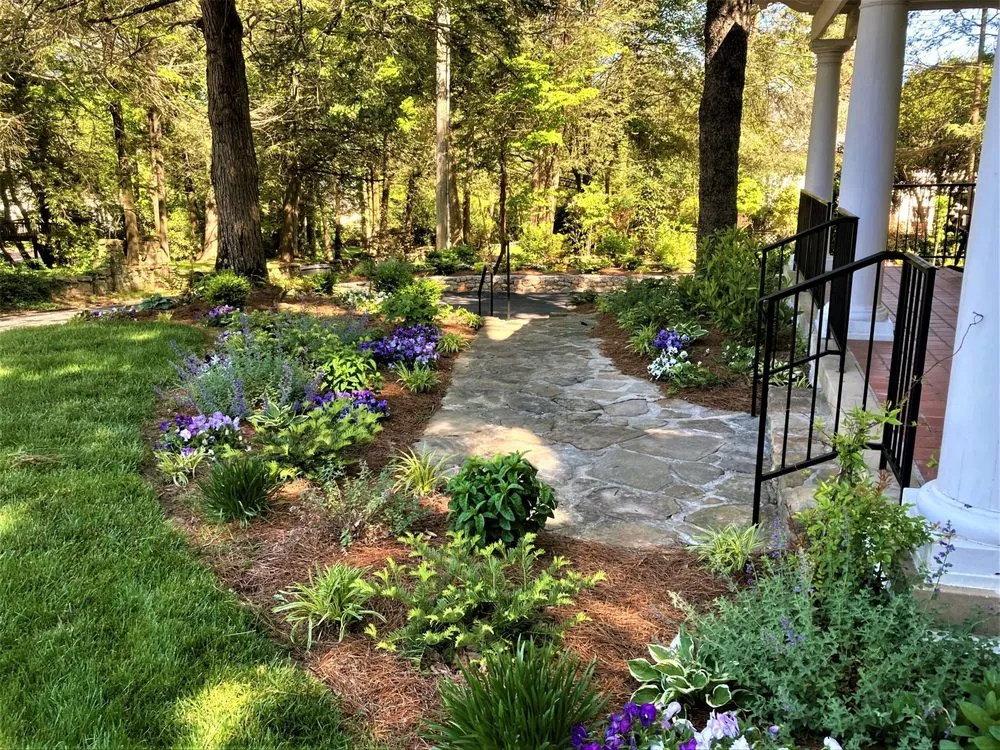 Top-rated lawn mowing service in Chattanooga, TN - Dream Gardens