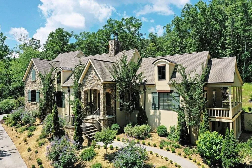 Professional outdoor landscaping for residential properties across Chattanooga, TN - Dream Gardens