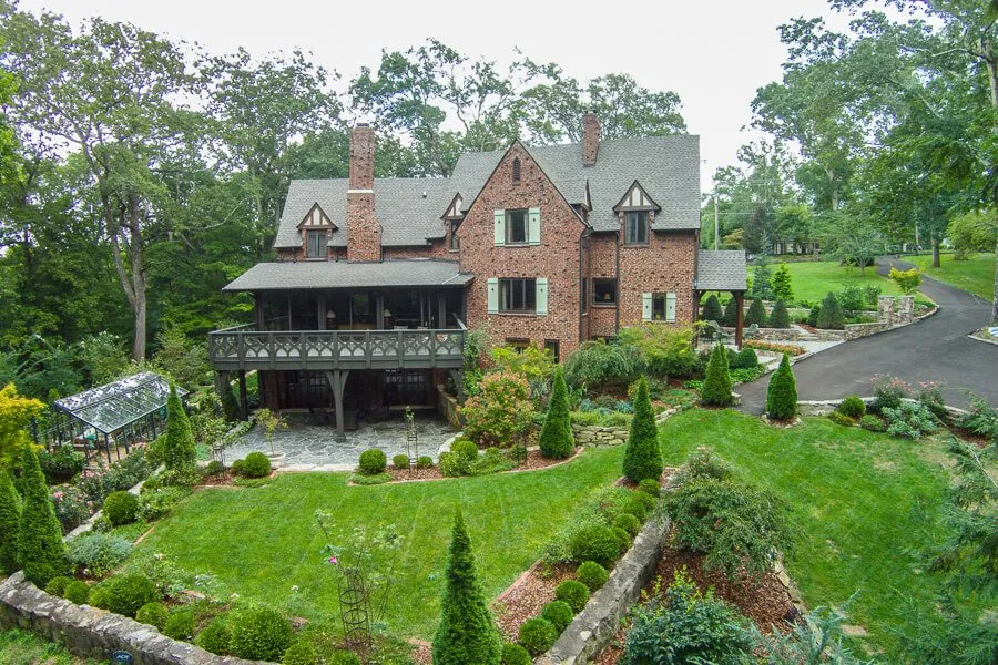 Professional lawn care service in Chattanooga, TN by Dream Gardens