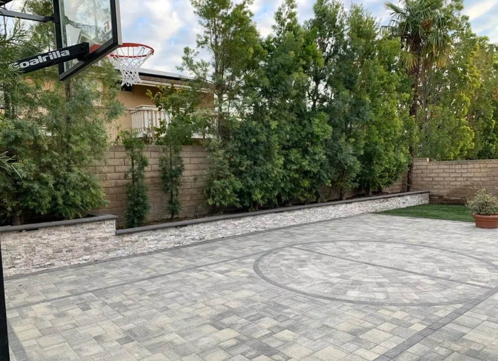 Custom lawn care service for residential properties in Thousand Oaks, CA by Dream Green Landscape