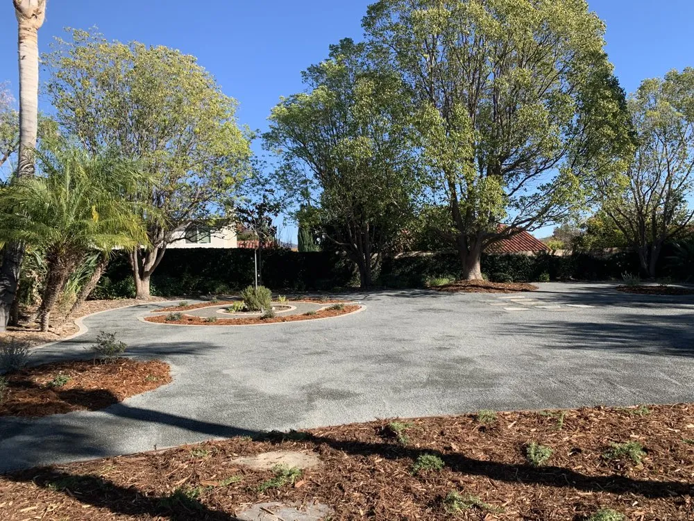 Custom lawn care service experts serving Thousand Oaks, CA - Dream Green Landscape