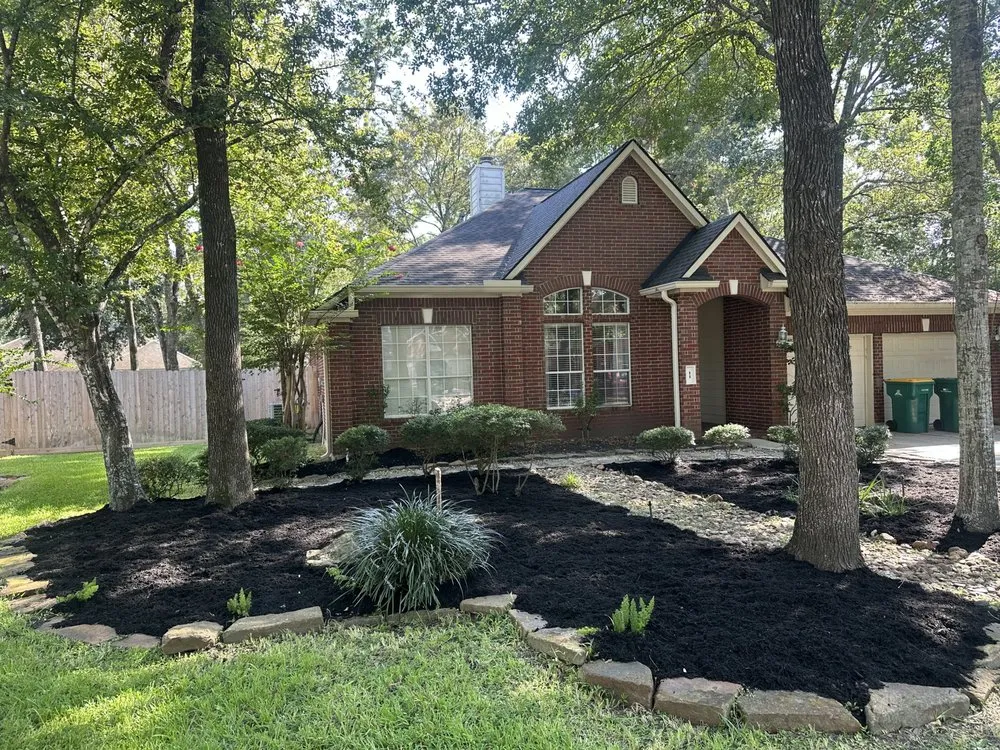 Top-rated garden landscaping with custom design in The Woodlands, TX by Dream Green