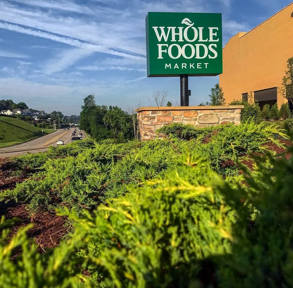 Custom lawn mowing service for residential properties in Bethel Park, PA by Dream Greener Lawn & Landscape