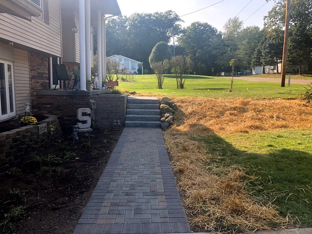 Professional lawn care service experts serving Jackson, MI - Dream Scapes Landscaping