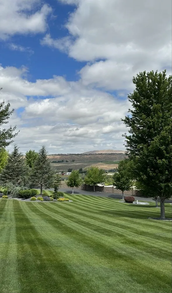 Expert lawn care service experts serving Kennewick, WA - Dream’s Landscape Management & Weed Control