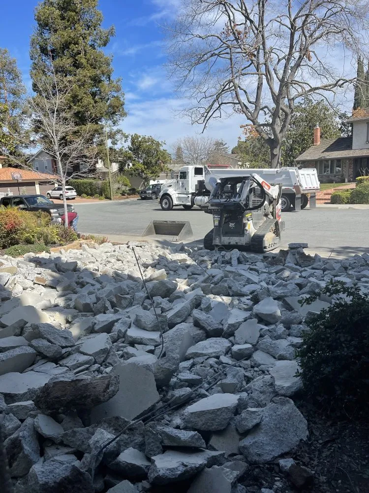 Affordable yard cleanup service for year-round maintenance across Sunnyvale, CA - Dreamscape Design & Build