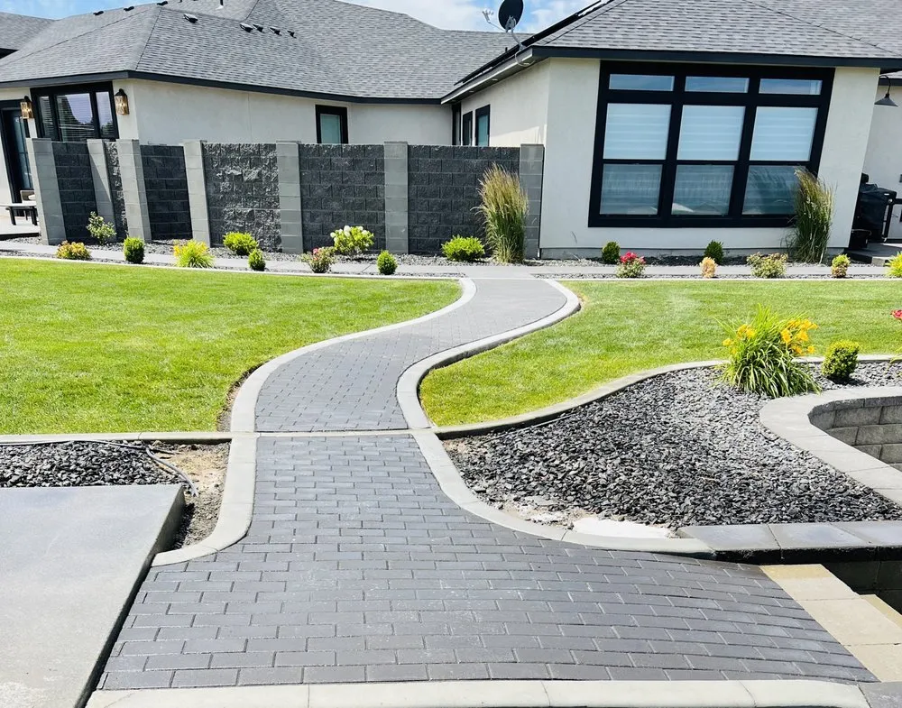 Top-rated yard cleanup service for year-round maintenance in Kennewick, WA by Dreamscape Masonry & Garden