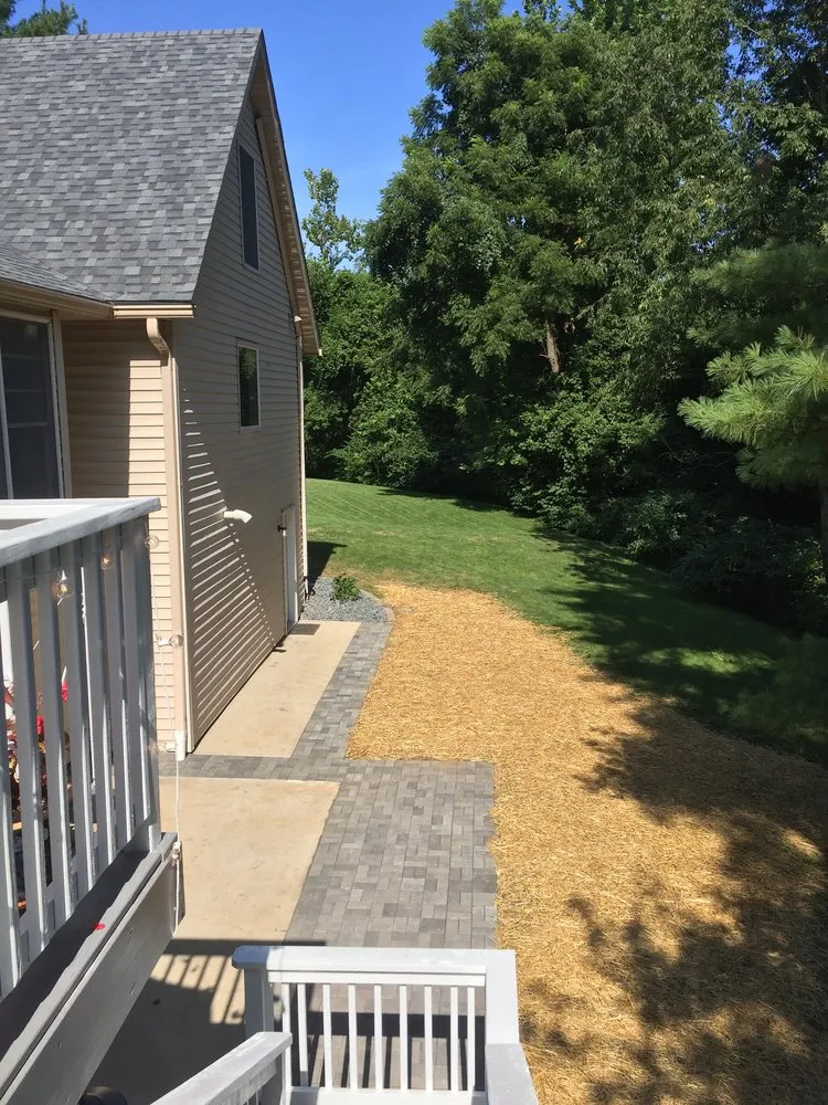 Top-rated garden landscaping with custom design across Collinsville, IL - Dreamscapes Outdoor Services