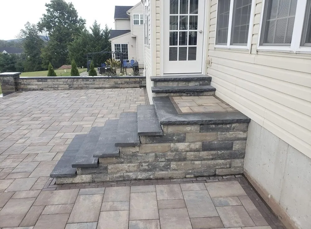 Professional outdoor landscaping for residential properties in Columbus, OH by Dreamview Landscaping