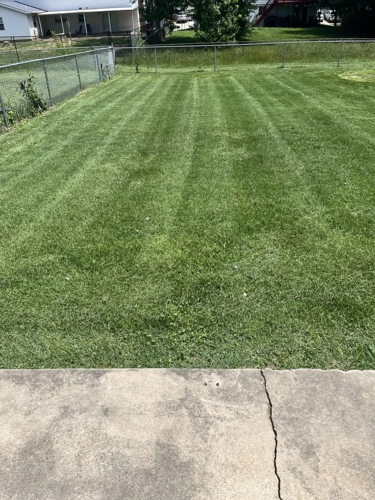 Expert lawn mowing service near you in Cahokia, IL by Dre’s Satisfying Lawn Care