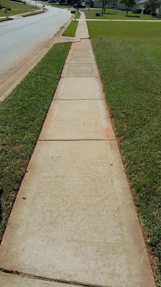 Expert lawn mowing service in Covington, GA - Drew Lawn Care Service