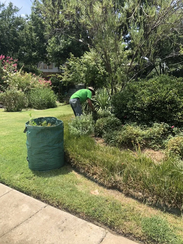 Custom lawn mowing service experts serving Houston, TX - DrewGreen Lawn & Landscape