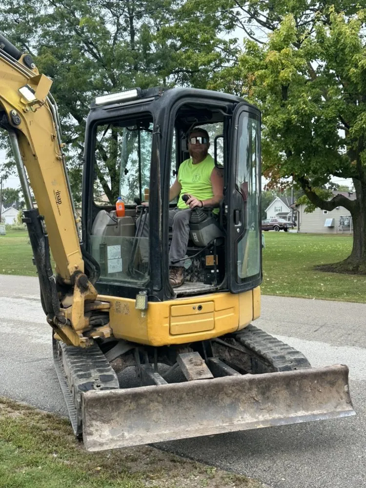 Expert lawn mowing service in Suamico, WI - Drewieske Services